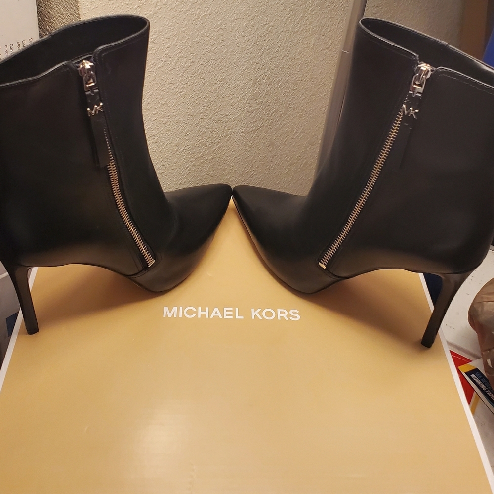 Michael Kors size 9M Black tall booties
